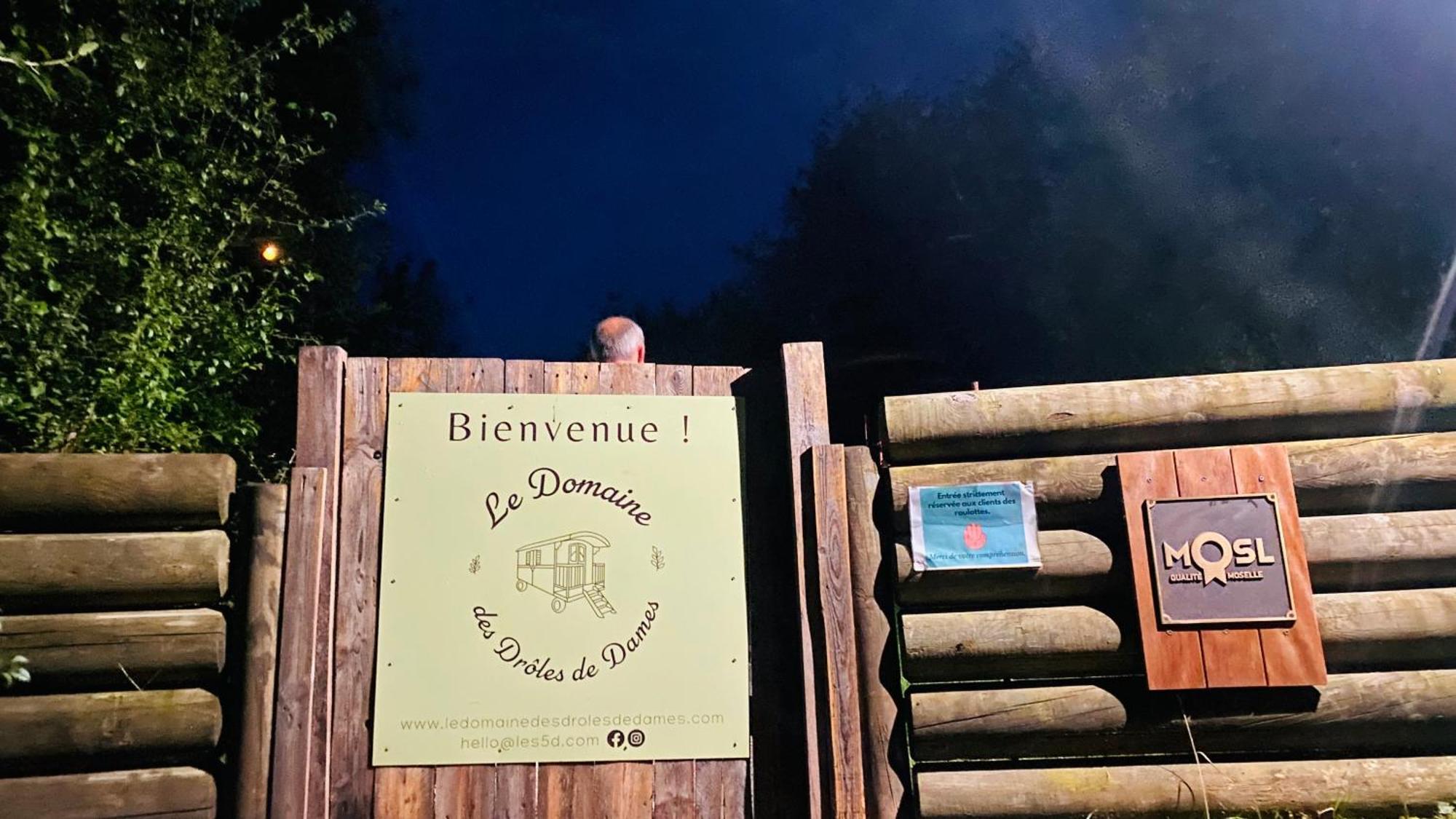 Le Domaine Des Droles De Dames Konuk evi Buding Dış mekan fotoğraf