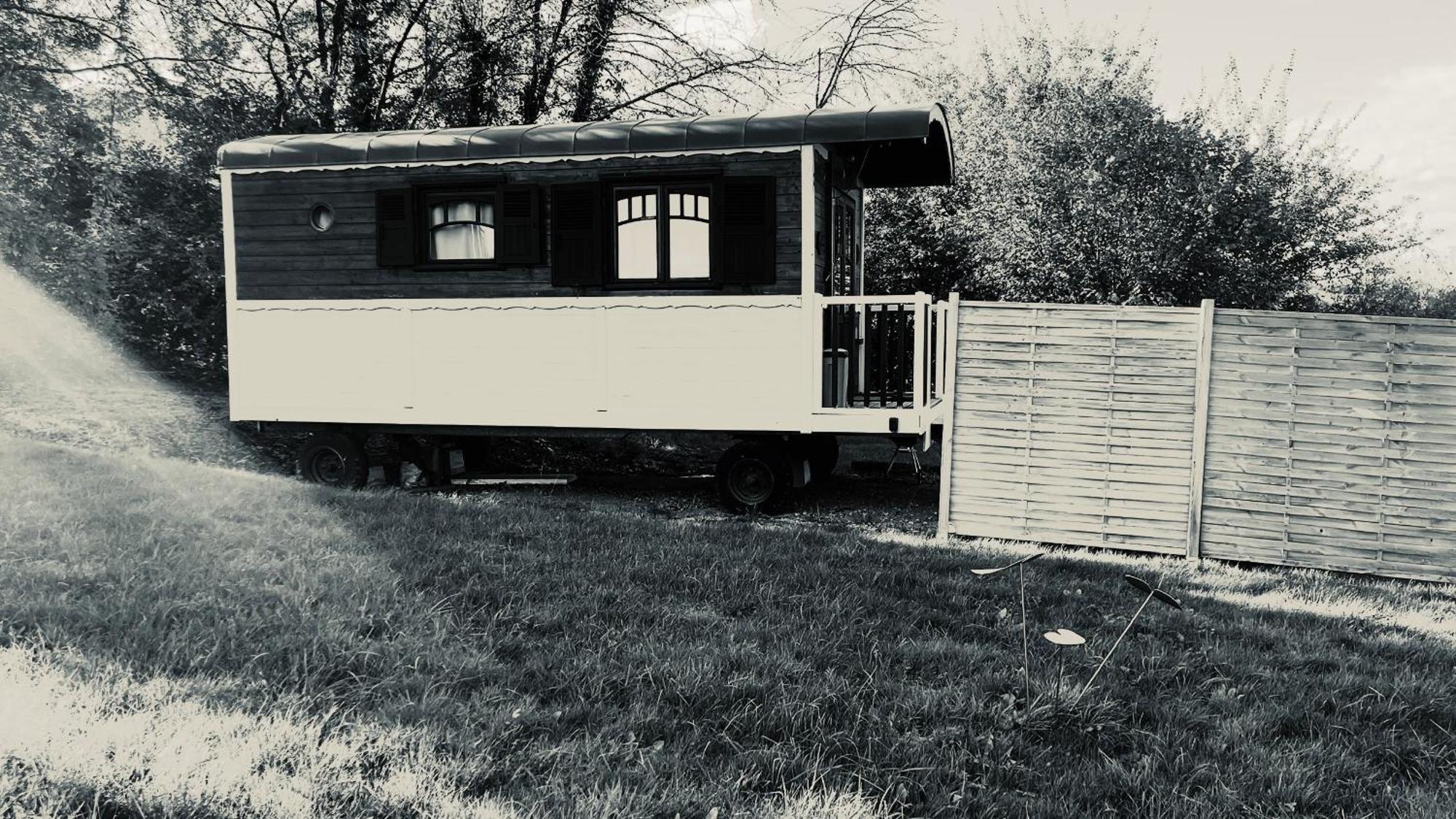 Le Domaine Des Droles De Dames Konuk evi Buding Dış mekan fotoğraf